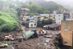 土砂災害にあう町街の画像